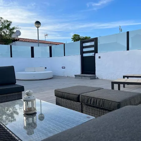 Agradable Bungalow Con Piscina Ferienhaus
